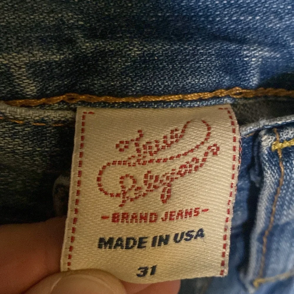 True Religion Billy button flap rear pockets distressed 31x30 holes wear USA